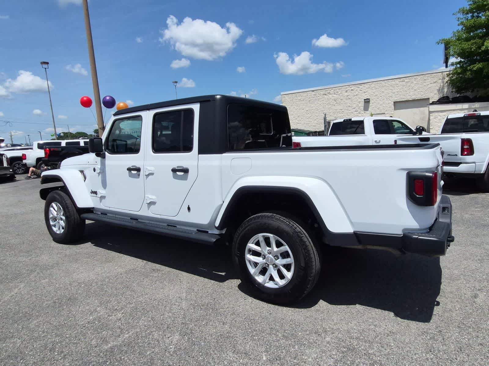 Used 2023 Jeep Gladiator Sport AWD/4WD image 6
