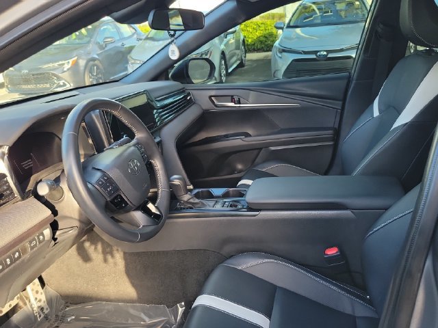 Used 2025 Toyota Camry SE FWD image 13
