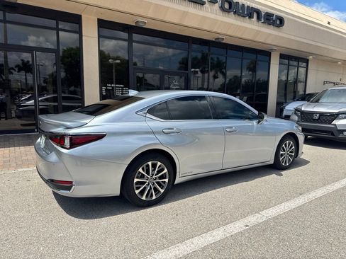 Used 2022 Lexus ES 300h w/ Premium Package FWD image 6