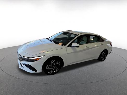 Used 2025 Hyundai Elantra Limited image 7