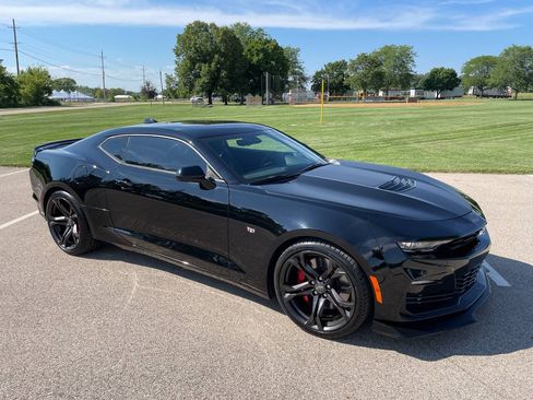 Used 2024 Chevrolet Camaro SS RWD image 3