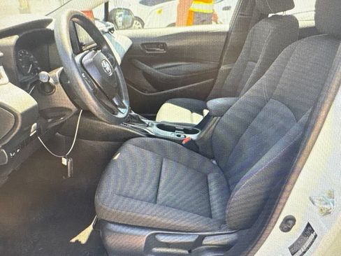 Used 2025 Toyota Corolla LE FWD image 4
