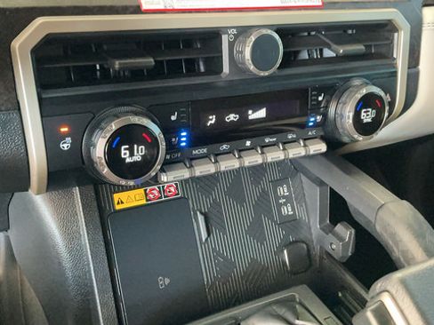 Used 2024 Toyota Tacoma Limited w/ Limited Package (LT) AWD/4WD image 17