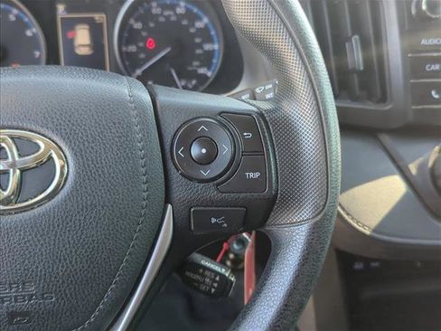 Used 2018 Toyota RAV4 LE image 12