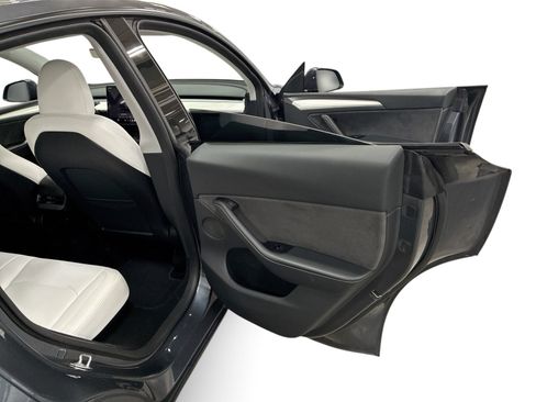Certified 2023 Tesla Model Y AWD image 12