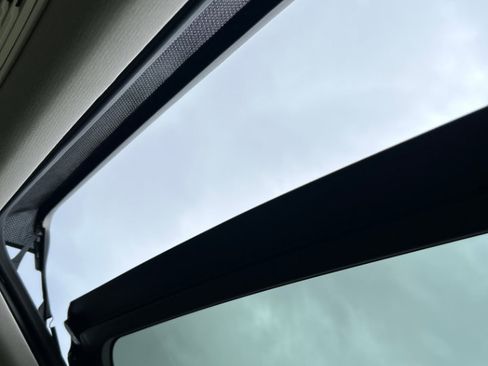 Used 2021 GMC Yukon Denali w/ Denali Premium Package image 6