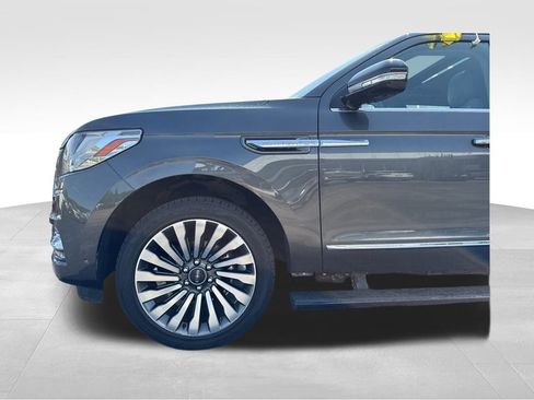 Used 2018 Lincoln Navigator L Reserve w/ Technology Package image 15