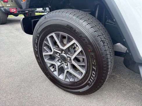 New 2026 Jeep Wrangler Unlimited Sahara AWD/4WD image 12