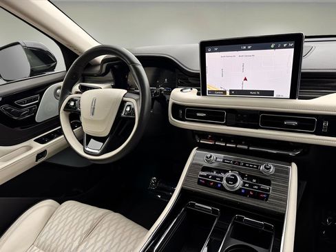 Used 2023 Lincoln Aviator Black Label Grand Touring AWD/4WD image 7