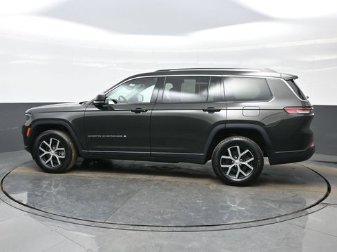 Used 2023 Jeep Grand Cherokee L Limited image 3