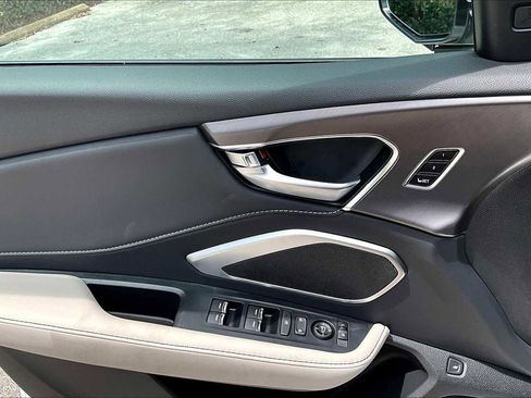 Used 2025 Acura RDX SH-AWD image 10