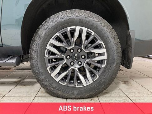 Used 2025 Chevrolet Suburban Z71 w/ Comfort Package image 29