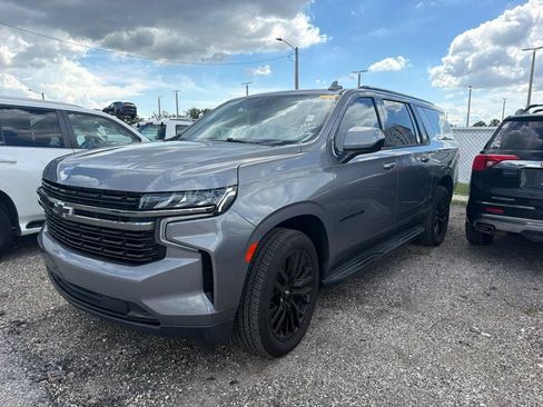 Used 2021 Chevrolet Suburban RST RWD image 1