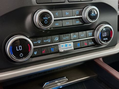 Used 2023 Ford Expedition Max Limited image 24