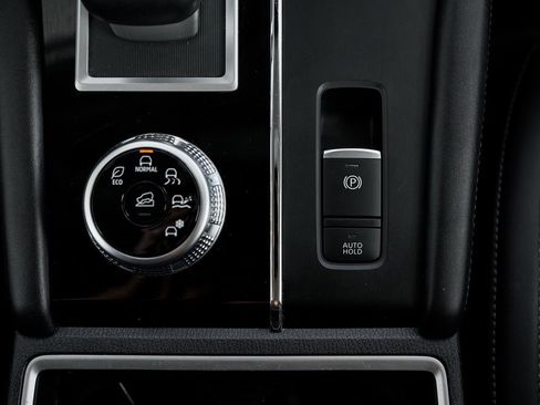 Used 2024 Mitsubishi Outlander SE image 42