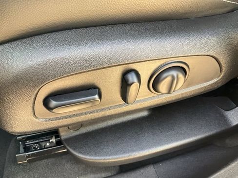 Used 2018 Chevrolet Equinox Premier image 8