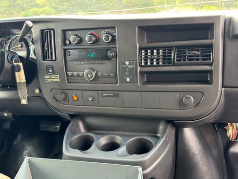 Used 2013 Chevrolet Express 1500 RWD image 15