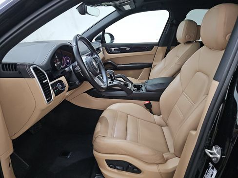 Used 2023 Porsche Cayenne AWD/4WD image 10