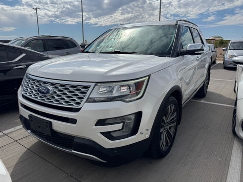 Used 2017 Ford Explorer Platinum AWD/4WD image 2
