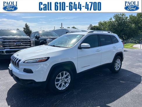 Used 2016 Jeep Cherokee Latitude w/ Cold Weather Group AWD/4WD image 1
