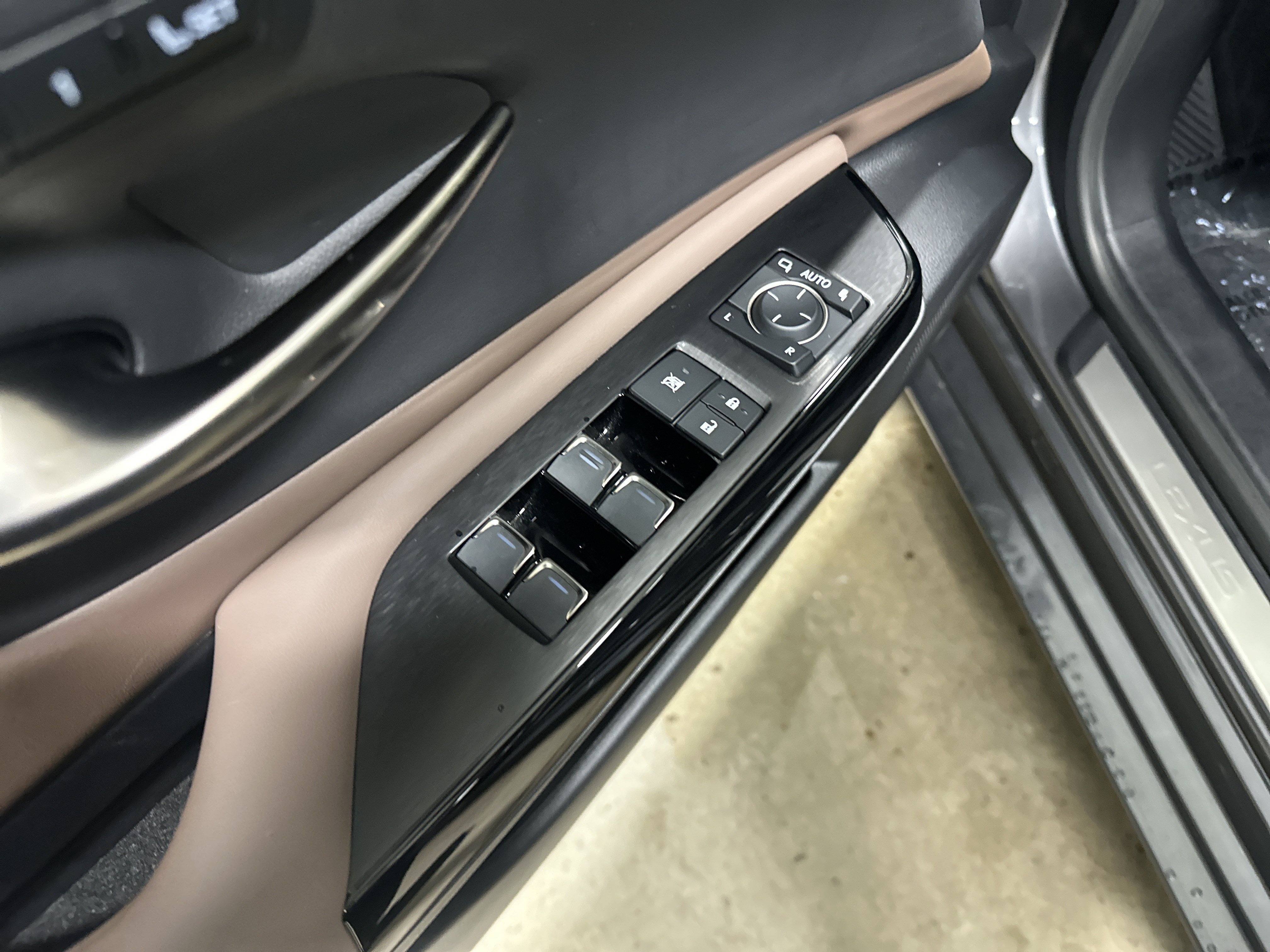 Certified 2023 Lexus ES 350 w/ Premium Package FWD image 15
