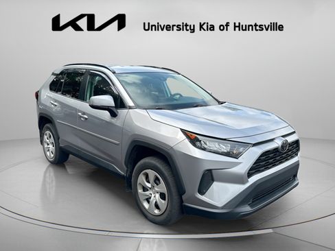 Used 2019 Toyota RAV4 LE FWD image 2