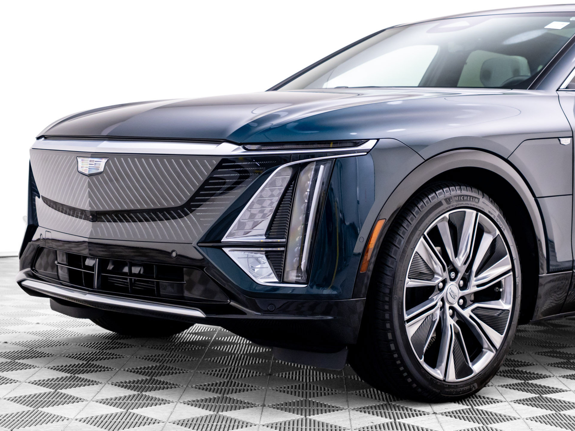 Used 2025 Cadillac Lyriq Luxury AWD/4WD image 39