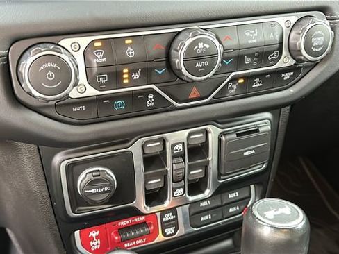 Used 2024 Jeep Wrangler Unlimited Rubicon 4xe AWD/4WD image 17