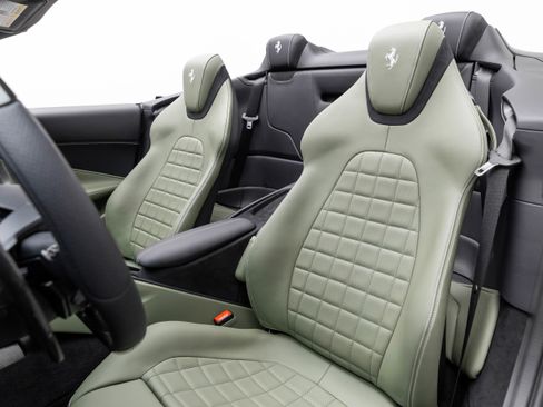 Certified 2025 Ferrari Roma Spider RWD image 57