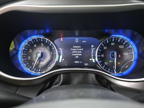 Used 2024 Chrysler Pacifica Touring-L FWD image 19