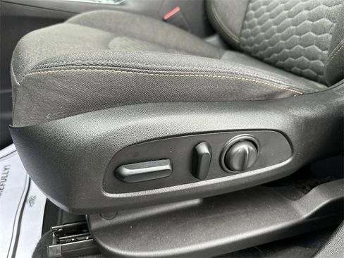 Used 2019 Chevrolet Equinox LT image 12