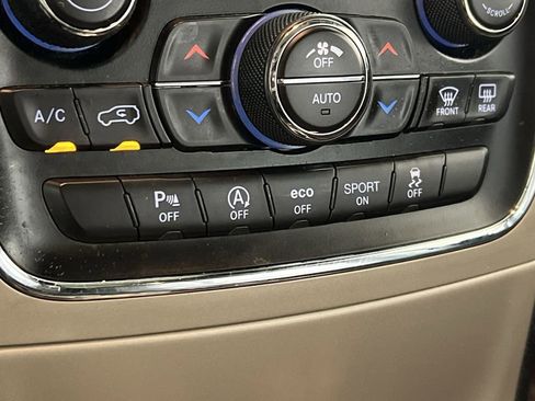 Used 2017 Jeep Grand Cherokee Limited w/ Luxury Group II image 33