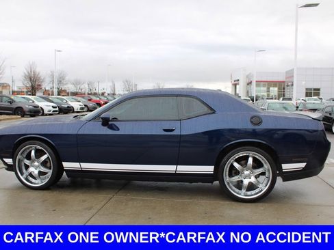 Used 2017 Dodge Challenger SXT image 4