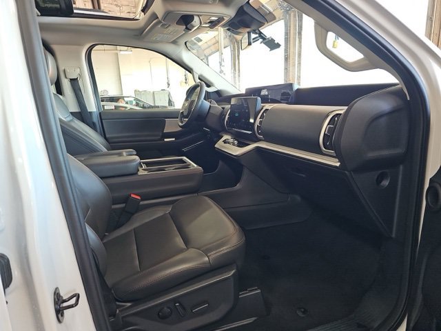 Used 2025 Ford Expedition Active AWD/4WD image 10