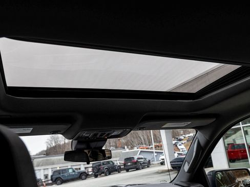 Used 2022 GMC Sierra 1500 Elevation w/ Elevation Premium Package image 33