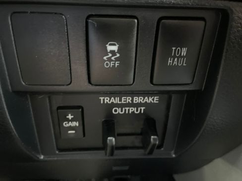 Used 2018 Toyota Tundra SR5 w/ TRD Off Road Package image 20