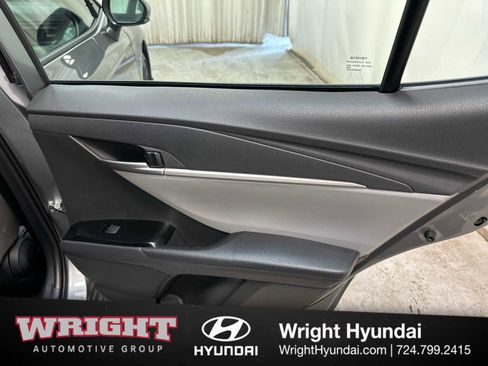 Used 2025 Toyota Camry SE w/ Convenience Package image 15