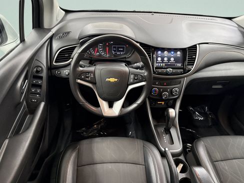 Used 2020 Chevrolet Trax LT w/ LT Convenience Package AWD/4WD image 10