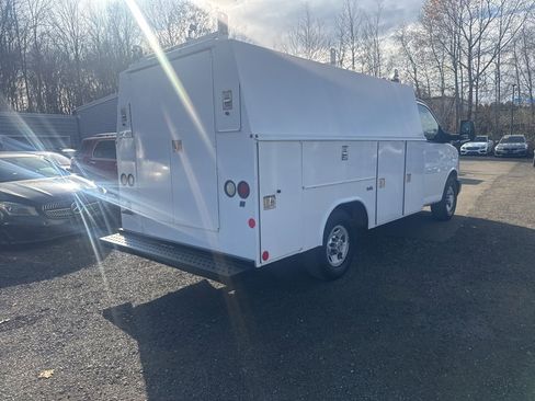 Used 2014 Chevrolet Express 3500 image 11