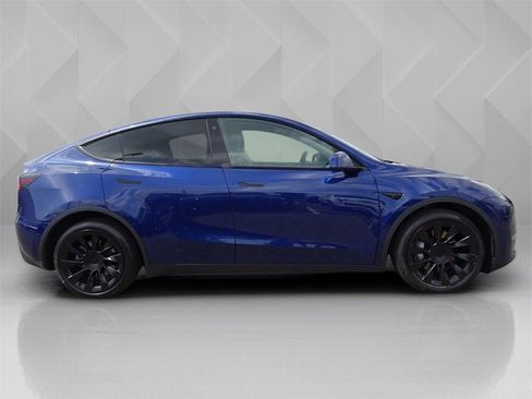 Used 2021 Tesla Model Y Long Range image 6