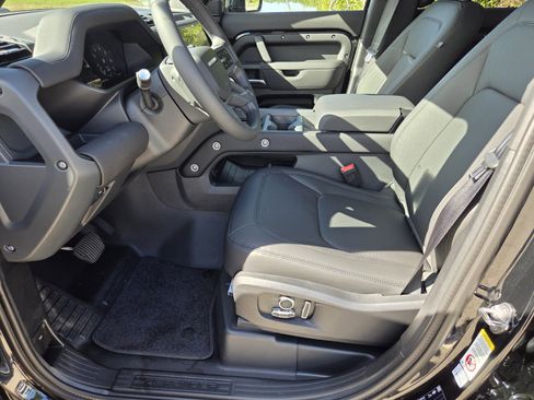 New 2026 Land Rover Defender 130 X-Dynamic SE image 15