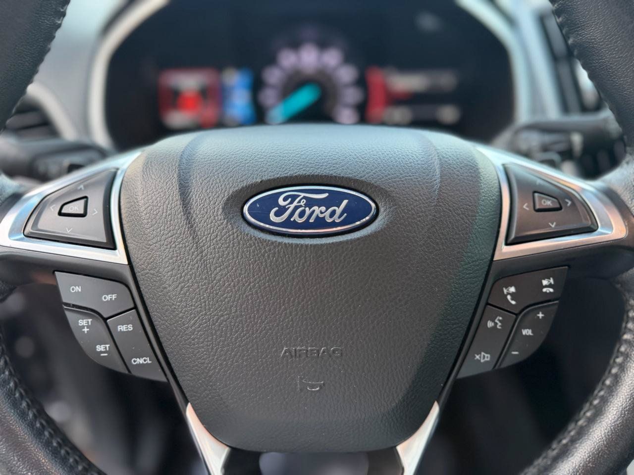 Used 2020 Ford Edge SEL AWD/4WD image 25