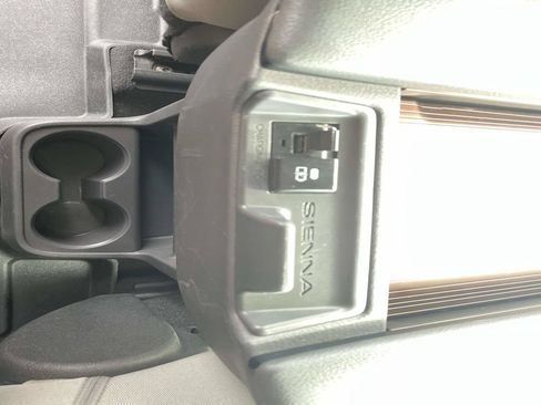 Used 2022 Toyota Sienna LE FWD image 15