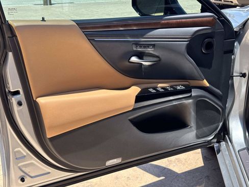 Used 2024 Lexus ES 350 w/ Premium Package FWD image 10