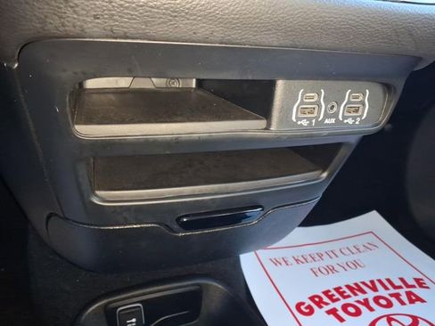 Used 2024 Chrysler Pacifica Touring-L w/ S Appearance Package image 14