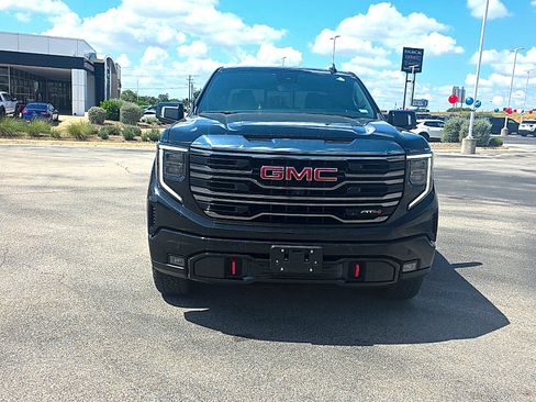 Used 2024 GMC Sierra 1500 AT4 w/ Technology Package AWD/4WD image 5