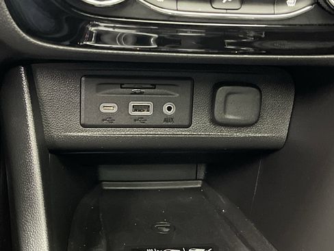 Certified 2021 Buick Encore GX Essence w/ Advanced Technology Package image 24