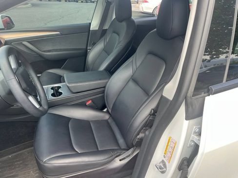 Used 2022 Tesla Model Y Long Range AWD/4WD image 23
