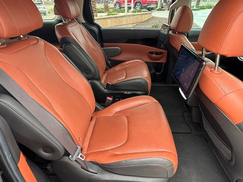 Certified 2022 Kia Carnival SX Prestige FWD image 28
