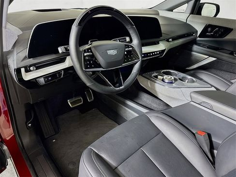 Certified 2025 Cadillac Optiq Luxury 2 image 7